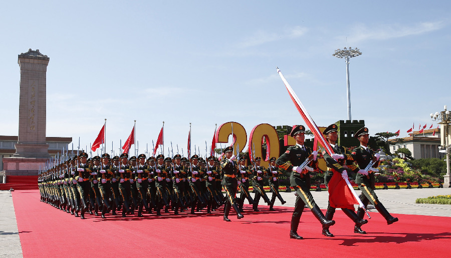 纪念抗战胜利70周年大会鸣礼炮、唱国歌纪念抗战胜利70周年大会鸣礼炮、唱国歌，回顾历史，凝聚力量，展望未来