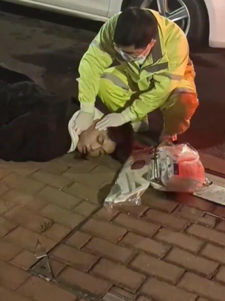 22岁小伙摔倒没当回事 7天后死亡这是一个非常令人痛心和遗憾的事件。对于这位22岁小伙的突然离世，我们应该深感哀悼和同情。