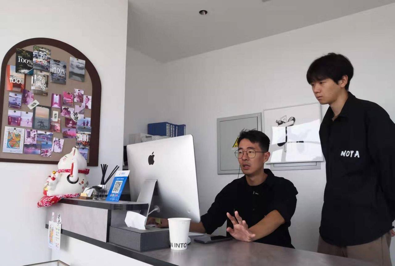 中科院博士辞职开民宿年营收400万中科院博士辞职开民宿年营收达到400万的事情引起了广泛关注。这位博士选择辞去中科院的工作，投身于民宿行业，最终取得了不俗的成绩。