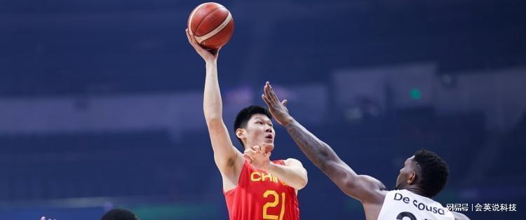 胡金秋决赛20分10板胡金秋在决赛大放异彩，20分10篮板助力球队胜利