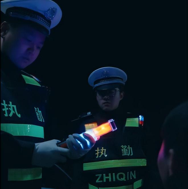 醉驾送早产妻子就医怎么办醉驾送早产妻子就医的情况比较复杂，涉及到法律和道德等多个层面的问题。以下是可能的处理方式