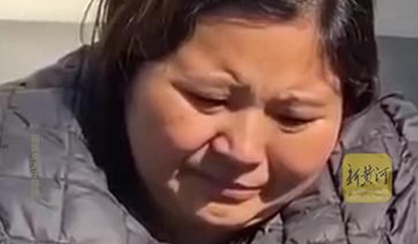 得知俩孙子均非亲生后奶奶崩溃听到这个消息后，奶奶感到崩溃是可以理解的。家庭关系的确认和血缘关系对于很多人来说是非常重要的，特别是对于那些珍视家庭亲情的人来说。当得知自己的孙子并非亲生时，可能会感到震惊、失落、愤怒和悲痛等复杂的情绪。