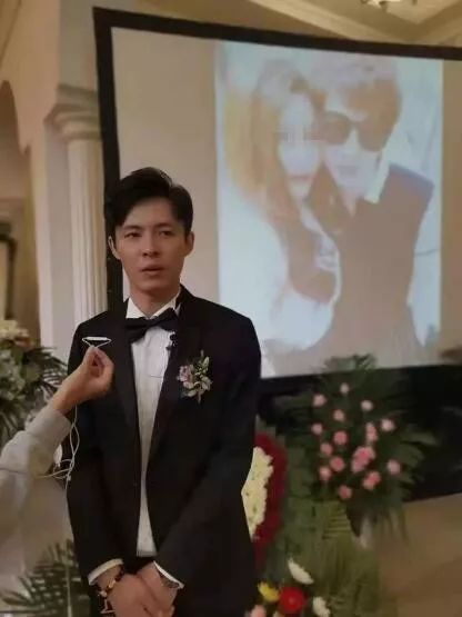 男子为亡妻举办婚礼男子深情纪念，为亡妻举办独特婚礼