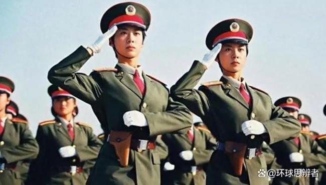 女民兵方队亮相现场女民兵方队亮相现场，飒爽英姿展现时代风采