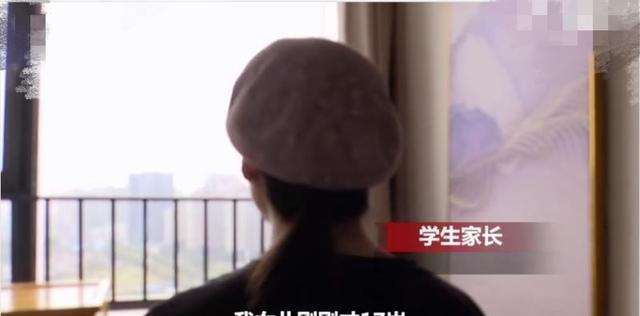 19岁女生阅兵式任长号手刚上大一青春闪耀阅兵式，19岁长号手大一新生的不凡之旅