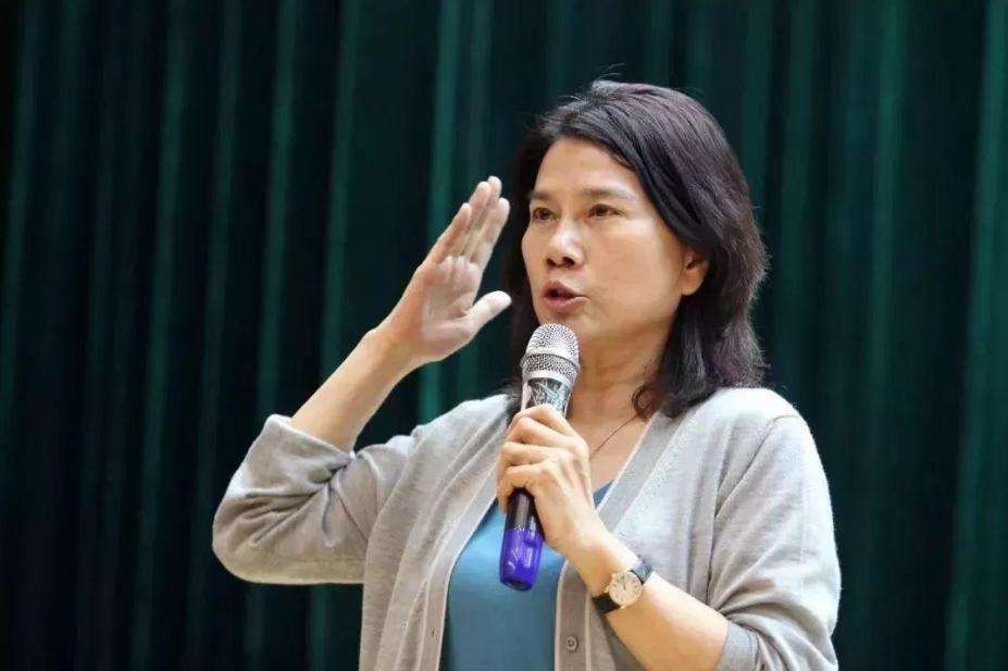 刘强东时隔18年再办网友见面会刘强东时隔18年再次举办网友见面会，回顾过去，展望未来