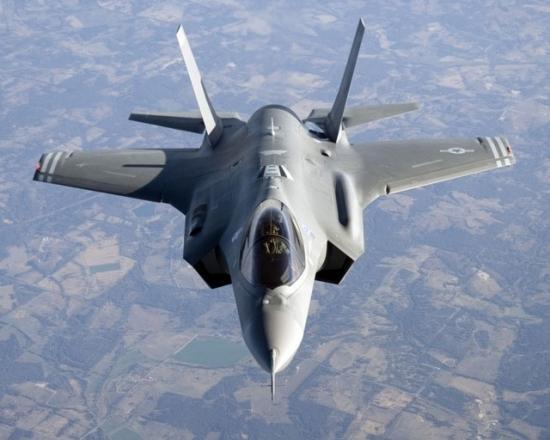 俄媒:美军f-35战机或面临维护困境俄罗斯媒体指出，美国F-35战斗机可能面临维护困境。这一观点主要基于几个方面的因素。