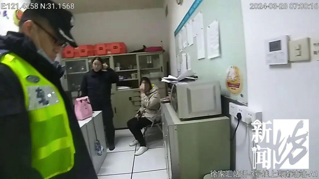 地铁员工被卷进安检机关于地铁员工被卷进安检机的事件，需要具体情况具体分析。