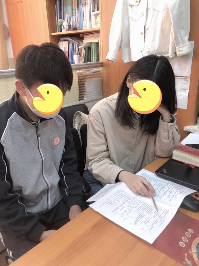 被指与学生有不当关系 男教师停职男教师被指与学生存在不当关系，立即停职接受调查