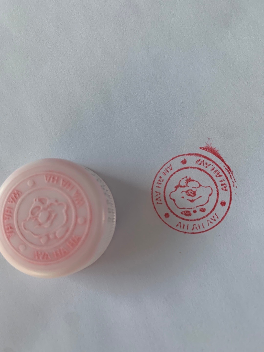 娃哈哈瓶盖被当公章盖在实习证明上实习证明惊现创新操作，娃哈哈瓶盖成另类公章！