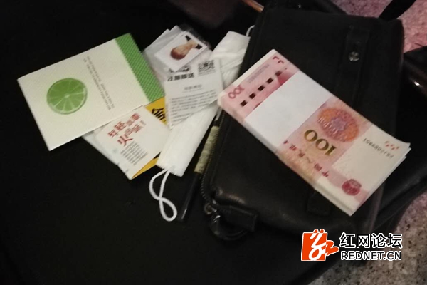 女子高铁站捡到20万元如果在高铁站捡到了一笔巨额现金，如20万元，应该立即采取合适的行动。以下是一些可能的建议