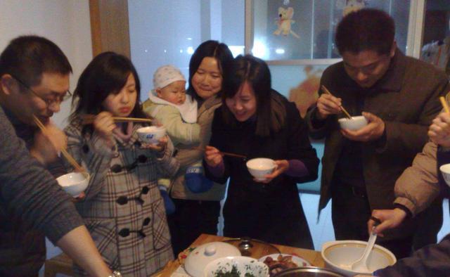 两孩非亲生当事人：堂哥赠前妻一套房两孩非亲生当事人，堂哥赠前妻一套房——家庭情感与财产纠纷的复杂交织