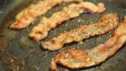 女子用“厨房神器”烤肉致全家中毒关于女子使用厨房神器烤肉导致全家中毒的事件，听起来非常严重，需要引起我们的关注和警惕。在这种情况下，首先要明确的是，所谓的厨房神器可能是某种电器设备或者是某种特殊的烹饪工具，但其使用方法和安全性需要得到正确的指导和操作。